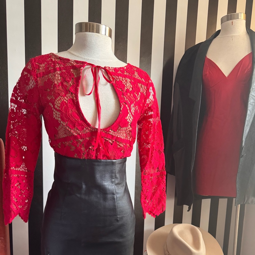 For Love and Lemons Gianna red lace top crop with attached lining Sz small